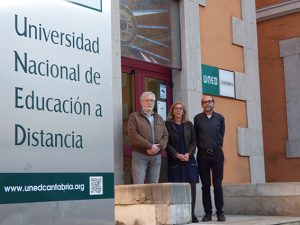 Firmado acuerdo-congreso-exilio republicano UNED Cantabria y Fundación Bruno Alonso