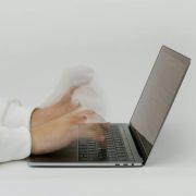 herta9-cottonbro-5474294 Claves para la redacción de trabajos académicos en UNED Cantabria