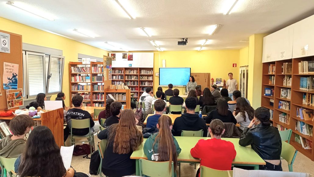 El IES Zapatón recibe la visita de UNED Cantabria