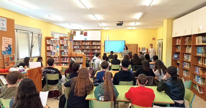 El IES Zapatón recibe la visita de UNED Cantabria