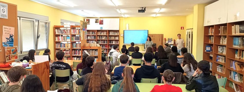 El IES Zapatón recibe la visita de UNED Cantabria