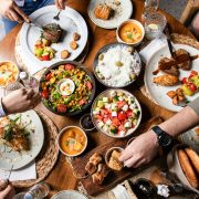 UNED Cantabria ofrece una formación para profundizar en el mindful eating y mejorar la relación con la alimentación