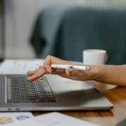 UNED Cantabria refuerza su formación continua con un curso sobre elaboración y redacción de trabajos académicos