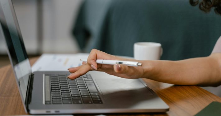 UNED Cantabria refuerza su formación continua con un curso sobre elaboración y redacción de trabajos académicos