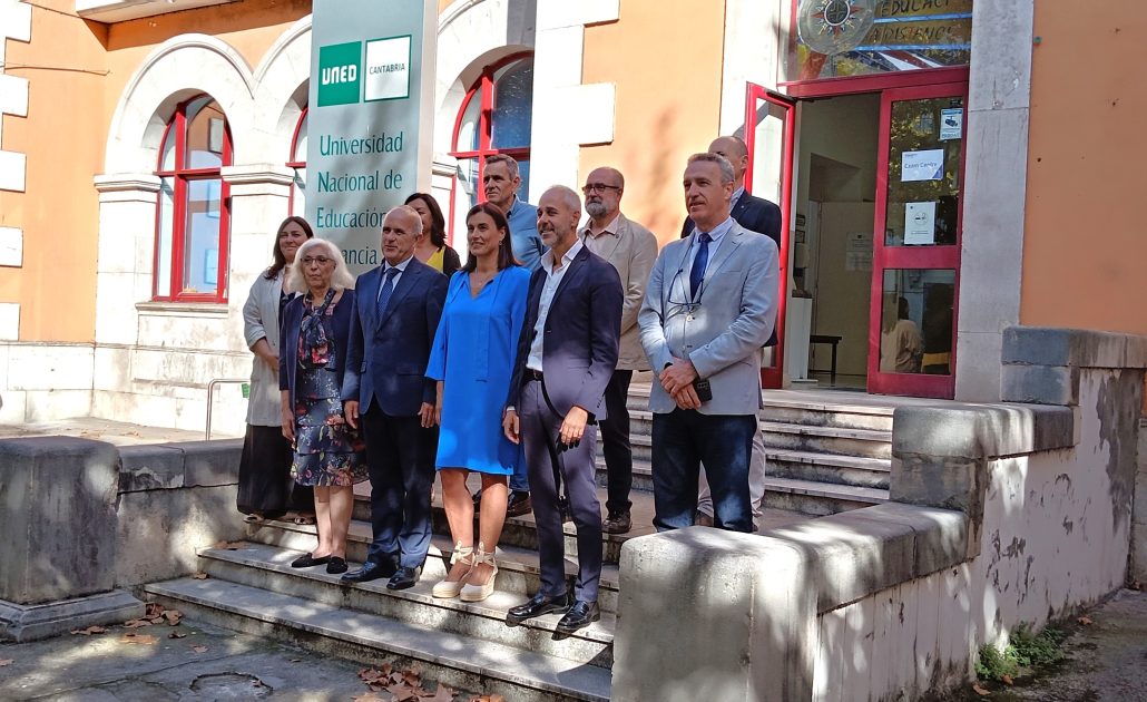 El rector de la UNED destaca la evolución de la UNED Cantabria y la colaboración institucional en su visita